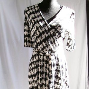 Sandra Darren Black And White Pattern Size 6 Peti… - image 1